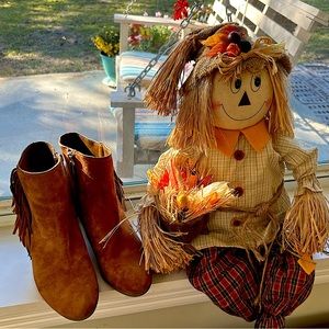 Size 7.5 Vince Camuto Fringed Booties